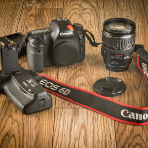 Cámara Canon EOS 6D - Objetivo Canon 28-135 + Power Grip